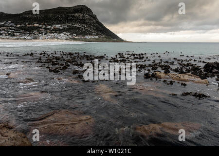 Ein Sturm Ansätze Glencairn auf Südafrika der False Bay Küste, in der Nähe von Kapstadt Stockfoto