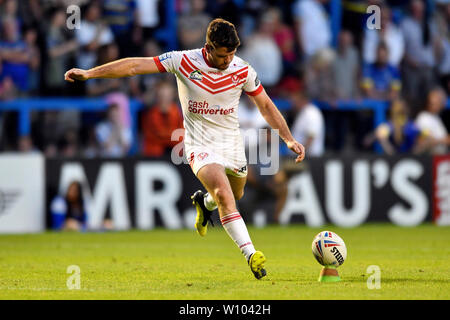 Halliwell Jones Stadium, Warrington, Großbritannien. 28 Juni, 2019. Betfred Superleague Rugby, Warrington Wolves gegen St Helens; Lachlan Coote von St Helens erfolgreich tritt die Umwandlung der Score 10 - 19 in der 78. Minute Kredite in Anspruch zu nehmen: Aktion plus Sport/Alamy leben Nachrichten Stockfoto