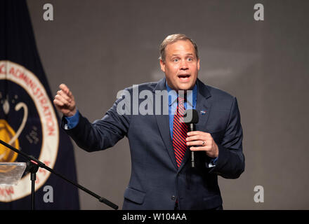 Nationale Luft- und Raumfahrtbehörde Administrator Jim Bridenstine spricht am Johnson Space Center in der Nähe von Houston, Texas während einer Veranstaltung zum Gedenken an den 50. Jahrestag der Apollo 11 Raumfahrt das war der erste Mann auf dem Mond 1969 zu landen. Stockfoto