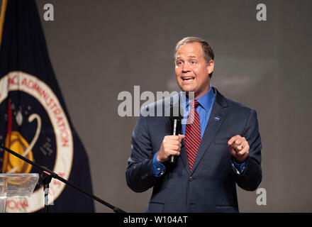 Nationale Luft- und Raumfahrtbehörde Administrator Jim Bridenstine spricht am Johnson Space Center in der Nähe von Houston, Texas während einer Veranstaltung zum Gedenken an den 50. Jahrestag der Apollo 11 Raumfahrt das war der erste Mann auf dem Mond 1969 zu landen. Stockfoto