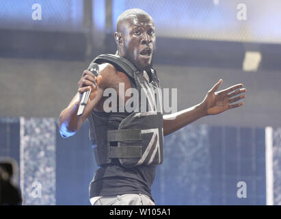 Stormzy, die auf der Pyramide der Bühne während das Glastonbury Festival in würdiger Bauernhof in Pilton, Somerset. Stockfoto