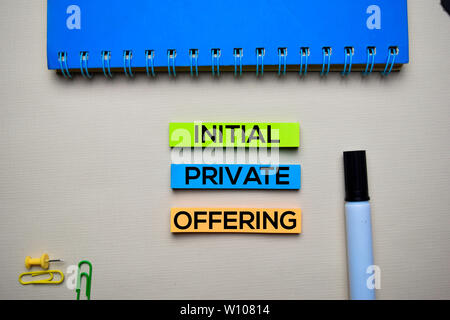 Erste Private Offering (IPO) Text auf Haftnotizen mit Büro Schreibtisch Konzept Stockfoto