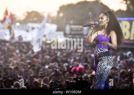 Glastonbury, Pilton, Somerset, UK. 28. Juni 2019. Jorja Smith führt im Westen Holts Stadium an Glastonbury Festival am 28. Juni 2019. Bild von Tabatha Feuerwehrmann/weiblichen Perspektive Credit: Weibliche Perspektive/Alamy leben Nachrichten Stockfoto