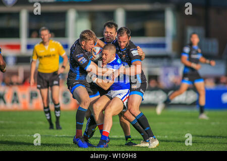 28. Juni 2019, die Mobile Rakete Stadion, Wakefield, England; Betfred Super League, Runde 20, Wakefield Trinity vs Huddersfield Riesen; Ryan Hampshire Wakefield Trinity in Angriff genommen wird: Craig Milner/News Bilder Stockfoto