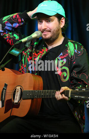 Bala Cynwyd, PA, USA. 27 Juni, 2019. : Shoffy visits Q102 Performance Studio Bala Cynwyd Pa Juni 27, 2019 Credit:: Star Shooter / Medien Punch/Alamy leben Nachrichten Stockfoto