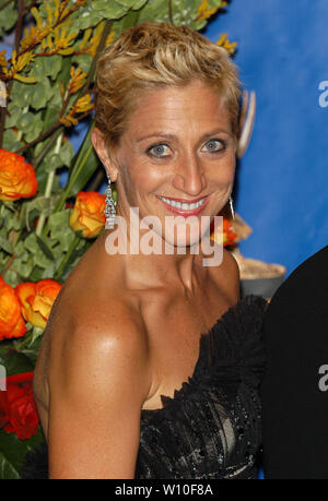 Edie Falco auf der 56. jährlichen Primetime Emmy Awards - Presseraum im Shrine Auditorium in Los Angeles, CA. Die Veranstaltung fand am Sonntag, 19. September 2004. Foto von: SBM/PictureLux - Alle Rechte vorbehalten - Datei Referenz Nr. 33790-5805 SBMPLX Stockfoto