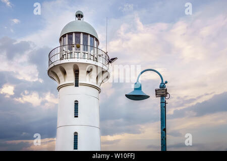 Singapur - Mar 16, 2019: Raffles Marina Leuchtturm, 1994 erbaut und mit Blick auf den Tuas zweiten Link-Singapur zweite Causeway nach Malaysia. Stockfoto