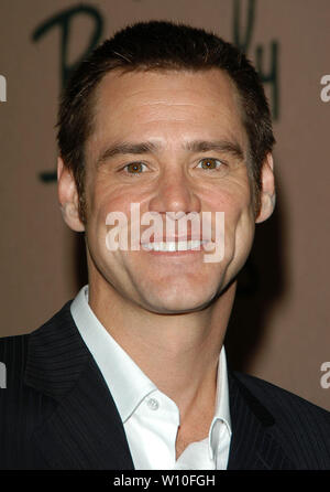 Jim Carrey in der Hollywood Foreign Press Association jährliche Installation Mittagessen statt im Beverly Hills Hotel in Beverly Hills, CA. Die Veranstaltung fand am Mittwoch, 11. August 2004. Foto von: SBM/PictureLux - Alle Rechte vorbehalten - Datei Referenz Nr. 33790-5550 SBMPLX Stockfoto