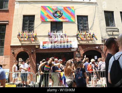 New York, New York, USA. 28 Juni, 2019. Stonewall in Greenwich Village, New York, 28. Juni, 2019 Quelle: MPI 43/Media Punch/Alamy leben Nachrichten Stockfoto