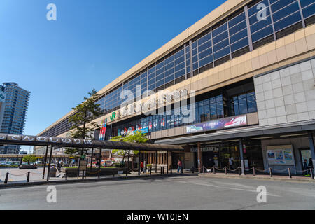 Morioka Bahnhof ist ein wichtiger Knotenpunkt entfernt und ist sowohl von der Tohoku Shinkansen und der akita Shinkansen serviert. In der Stadt Morioka, Iwate entfernt Stockfoto