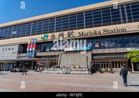 Morioka Bahnhof ist ein wichtiger Knotenpunkt entfernt und ist sowohl von der Tohoku Shinkansen und der akita Shinkansen serviert. In der Stadt Morioka, Iwate entfernt Stockfoto