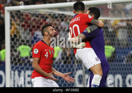 Sao Paulo, Brasilien. 28 Juni, 2019. Spieler von Chile Feiern nach dem Gewinn der Copa America 2019 viertelfinalegleichen zwischen Chile und Kolumbien, in Sao Paulo, Brasilien, 28. Juni 2019. Chile gewann 5-4 im Elfmeterschießen. Credit: Rahel Patrasso/Xinhua/Alamy leben Nachrichten Stockfoto