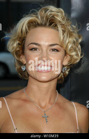 Kelly Carlson am Los Angeles Premiere von "The Manchurian Candidate", gehalten an der Akademie der Künste und Wissenschaften in Beverly Hills, CA. Die Veranstaltung fand am Donnerstag, 22. Juli 2004 statt. Foto von: SBM/PictureLux - Alle Rechte vorbehalten - Datei Referenz Nr. 33790-5533 SBMPLX Stockfoto