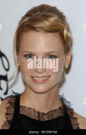 Januar Jones an der 16. jährlichen Karussell der Hoffnung Gala statt Im Beverly Hilton Hotel in Beverly Hills, CA. Die Veranstaltung fand am Samstag, den 23. Oktober 2004. Foto von: SBM/PictureLux - Alle Rechte vorbehalten - Datei Referenz Nr. 33790-6159 SBMPLX Stockfoto