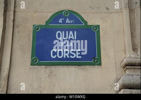 Eine elegante Straße Zeichen für den Quai De La Corse 4. Arrondissement von Paris, Frankreich Stockfoto