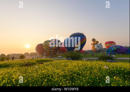 Chiang Rai, Thailand - 14.Februar 2019: Jährliche International Balloon Festival in signha Park Stockfoto