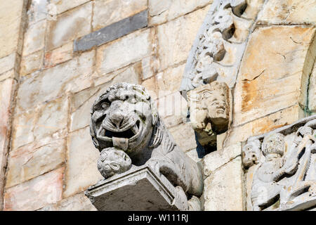 Detail der Barga Kathedrale von Saint Christopher (Collegiata di San Cristoforo) im romanischen Stil, X Jahrhundert, Provinz Lucca, Toskana, Italien Stockfoto