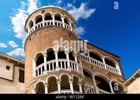 Detail der Scala Contarini del Bovolo von Contarini Palast in der Stadt Venezia (UNESCO-Weltkulturerbe), Venetien, Italien Stockfoto