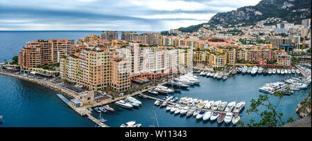 Blick auf Marina Hafen mit Booten und Yachten in Monaco Ville Fontvieille, Provence Alpes Cote d'Azur Stockfoto