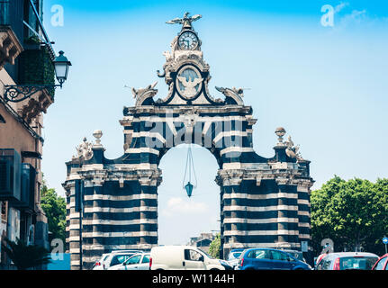 Wahrzeichen - Porta Garibaldi in Catania, Sizilien, Italien Stockfoto