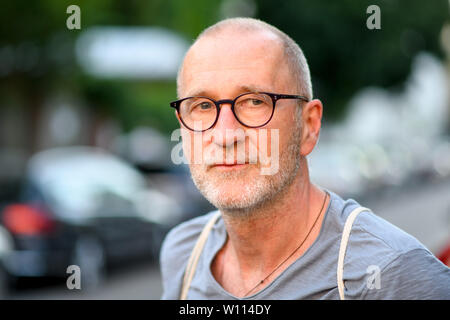 München, Deutschland. 28 Juni, 2019. Peter Lohmeyer, Schauspieler, kommt zu dem Restaurant Kaisergarten für die ARD Degeto Rezeption während des Filmfest München. Quelle: Tobias Hase/dpa/Alamy leben Nachrichten Stockfoto