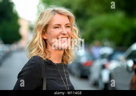 München, Deutschland. 28 Juni, 2019. Maria Furtwängler, Schauspielerin, kommt in das Restaurant Kaisergarten für die ARD Degeto Rezeption als Teil des Filmfest München. Quelle: Tobias Hase/dpa/Alamy leben Nachrichten Stockfoto