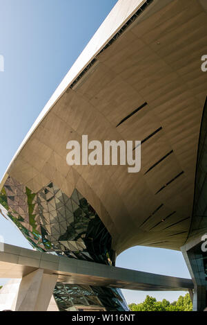 München, Deutschland - Juni 14, 2019: BMW Welt (BMW Welt), eine multifunktionale Kundenerlebnis und die Ausstellung der BMW AG. illustrative bearbeiten Stockfoto