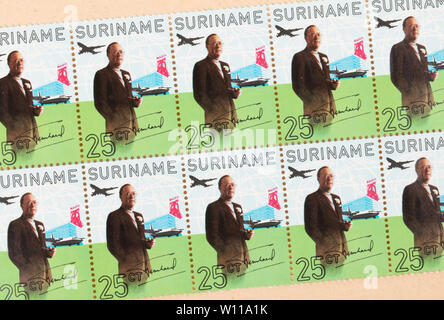 Surinam - ca. 1980: einen Stempel in Suriname zeigt Prinz Bernhard gedruckt, ca. 1980 Stockfoto