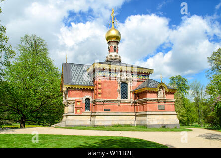 Schöne russische orthodoxe Kirche im Kurpark Bad Homburg. Der erste Stein der letzte Kaiser Zar Nikolai II. erbaut. Hessen, Deutschland. Stockfoto