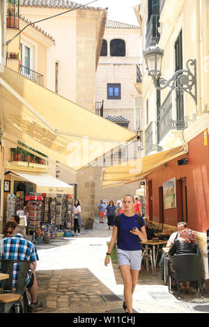 Seitenstraße in der schönen Altstadt in Malaga an der Costa del Sol, Spanien, Europa Stockfoto