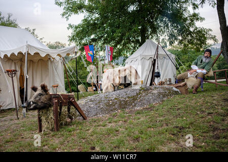 Guimaraes, Portugal - 23. Juni 2019: der 9. Auflage des Afonsina Messe, Mittelalter, Zeichen, Touristen und Kunsthandwerk, Guimaraes, Portugal Stockfoto