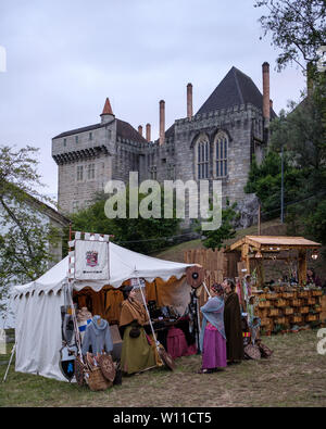 Guimaraes, Portugal - 23. Juni 2019: der 9. Auflage des Afonsina Messe, Mittelalter, Zeichen, Touristen und Kunsthandwerk, Guimaraes, Portugal Stockfoto