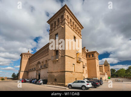 Castillo de Los Calatravos, 12. Jahrhundert Schloss, heute Parador La Concordia, in Alcañiz, Provinz Teruel, Aragon, Spanien Stockfoto