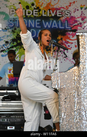 Alicia Keys spricht auf der Bühne während der Stolz Live 2019 Stonewall am Juni 28, 2019 in New York City. Stockfoto