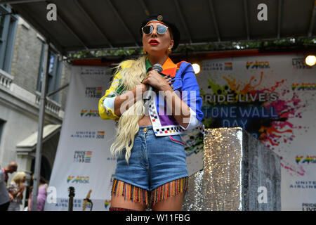 Lady Gaga spricht auf der Bühne während der Stolz Live 2019 Stonewall am Juni 28, 2019 in New York City. Stockfoto