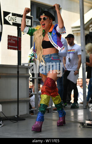 Lady Gaga spricht auf der Bühne während der Stolz Live 2019 Stonewall am Juni 28, 2019 in New York City. Stockfoto