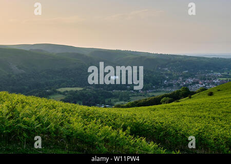 Church Stretton und die Long Mynd von Ragleth Hill Church Stretton, Shropshire gesehen Stockfoto