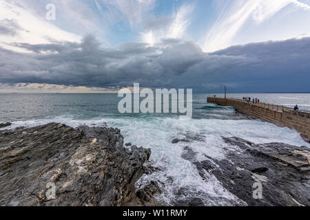 Porthleven pier, Porthleven auf der Lizard Halbinsel, Cornwall, England. Stockfoto