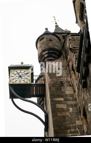 Die Mautstelle Taverne, auf der Royal Mile, Edinburgh. Ehemals eine Mautstelle, Gerichtsgebäude und Gefängnis. Stockfoto