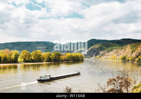 Xiew der schönen Wachau von der historischen Stadt Durnstein und berühmten Donau, Niederösterreich, Österreich Stockfoto