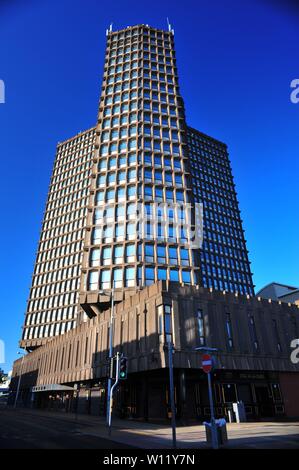 Bilder von Bootle Gebäude. Das Rathaus, die Christus Kirche & der Triade Gebäude Plus St Chads Kirche Kirkby und Huyton Pfarrkirche Huyton. Stockfoto