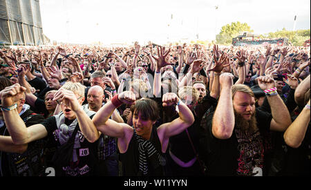 Kopenhagen, Dänemark - Juni 21., 2019. Heavy Metal Fans an einem der vielen Live Konzerte während der dänischen Heavy Metal Festival Copenhell 2019 in Kopenhagen. (Foto: Gonzales Foto - Peter Troest). Stockfoto