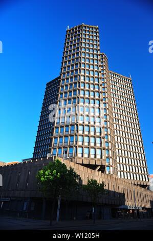 Bilder von Bootle Gebäude. Das Rathaus, die Christus Kirche & der Triade Gebäude Plus St Chads Kirche Kirkby und Huyton Pfarrkirche Huyton. Stockfoto