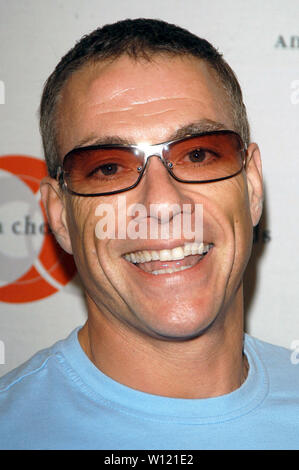 Jean-Claude Van Damme, auf der 10. jährlichen amerikanischen Choreographie Awards - Ankunft im Orpheum Theater in der Innenstadt von Los Angeles, CA. Die Veranstaltung fand am Sonntag, 17. Oktober 2004 statt. Foto von: SBM/PictureLux - Alle Rechte vorbehalten - Datei Referenz Nr. 33790-7305 SBMPLX Stockfoto