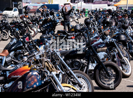 Hamburg, Deutschland. 29 Juni, 2019. Harley Davidson Motorräder werden auf dem Großhandelsmarkt während Harley Days 2019. Credit: Daniel Bockwoldt/dpa/Alamy leben Nachrichten Stockfoto