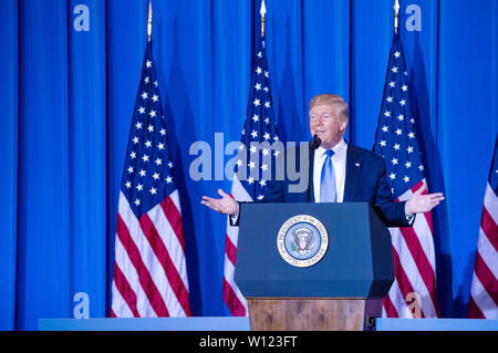 Osaka, Japan. 29 Juni, 2019. Us-Präsident Donald Trump spricht auf einer Pressekonferenz nach dem Gipfel der Gruppe der 20 (G20) in Osaka, Japan, 29. Juni 2019. Trump sagte hier Samstag, daß er Treffen konnten oben Führer der Demokratischen Volksrepublik Korea (DVRK), Kim Jong Un, in die demilitarisierte Zone (DMZ) bei seinem Besuch in Südkorea dieses Wochenende, obwohl weitere Details noch nicht finalisiert wurden. Credit: Wang Jingqiang/Xinhua/Alamy leben Nachrichten Stockfoto