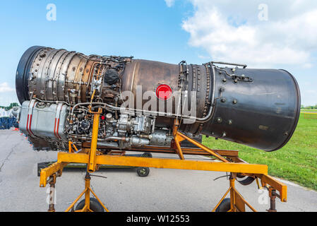 GRAF IGNATIEWO, Bulgarien - 29. Juni 2019: Tag für den Besuch mit Jet Engines Ausstellung in Graf Ignatiewo Flughafen, Bulgarien Stockfoto