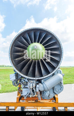 GRAF IGNATIEWO, Bulgarien - 29. Juni 2019: Tag für den Besuch mit Jet Engines Ausstellung in Graf Ignatiewo Flughafen, Bulgarien Stockfoto