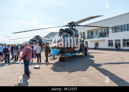 Tag für den Besuch mit Militärhubschraubern Ausstellung in Graf Ignatiewo Flughafen, Bulgarien Stockfoto