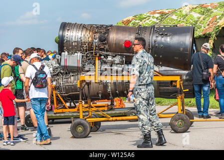 GRAF IGNATIEWO, Bulgarien - 29. Juni 2019: Tag für den Besuch mit Jet Engines Ausstellung in Graf Ignatiewo Flughafen, Bulgarien Stockfoto